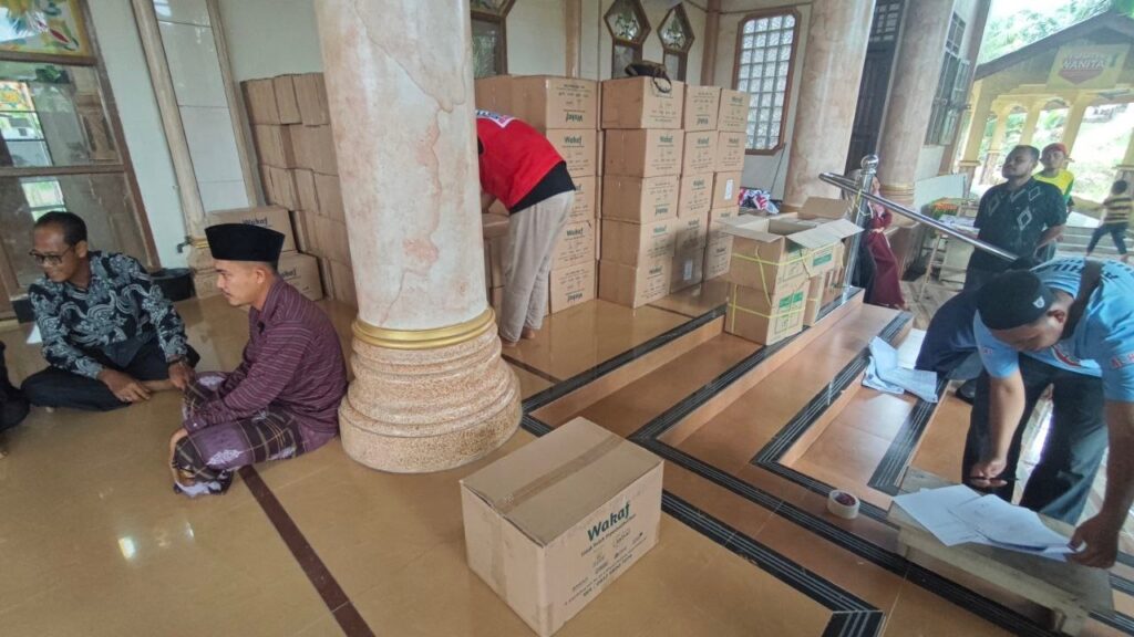 Alhamdulillah! 100 Ribu Quran Mulai Didistribusikan di Titik Kumpul Pertama di Aceh Tamiang, Bangkitkan Cahaya di Tengah Luka Bencana!